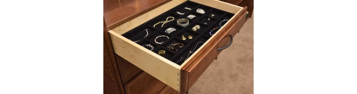 Reasons To Include Drawer Dividers in Closet Organization