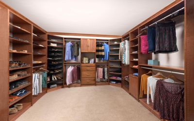 Custom Closet Ideas for People Who Travel Frequently