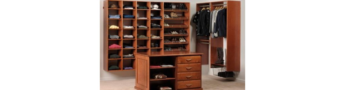 Walk-In vs. Reach-In Closets: Which Is Right for You?