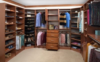 10 Must-Have Features for Your Custom Walk-In Closet