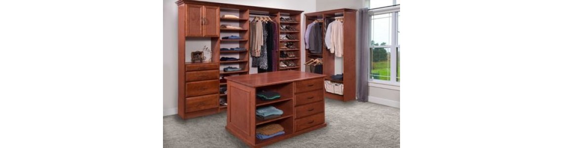 A Quick Look at the History of Walk-In Closets